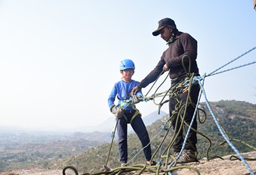 rappelling